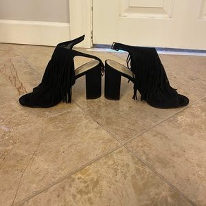 Vince Camuto size 7 black fringe heels